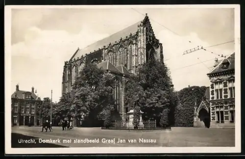 AK Utrecht, Domkerk met standbeeld Graaf Jan van Nassau