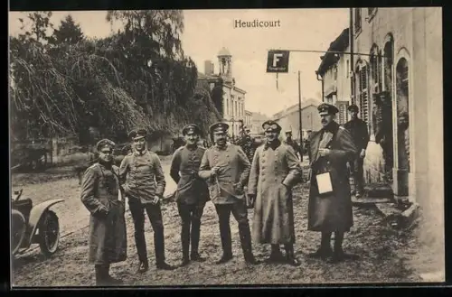 AK Heudicourt, Ortspartie mit Soldaten