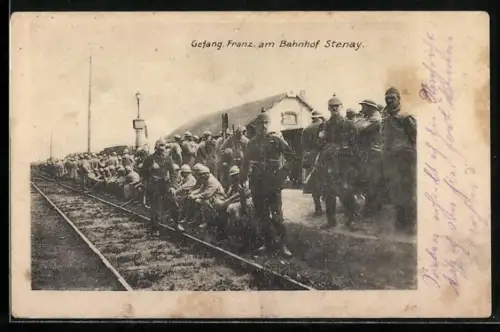 AK Stenay, Kriegsgefangene Franzosen am Bahnhof