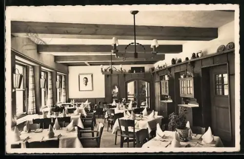 AK Hirschegg, Sporthotel Iten, Speisesaal mit Portrait