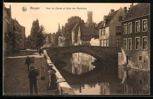 AK Bruges, quai des marbriers et pont du Cheval, Maler malen die schöne Brücke nach