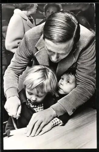 AK Z. K. H. Prins Claus von den Niederlanden met Constantijn en Friso