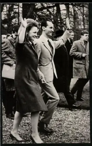 AK Soestdijk, Kennismaking met publiek in de voortuin van het Paleis, Königspaar von den Niederlanden