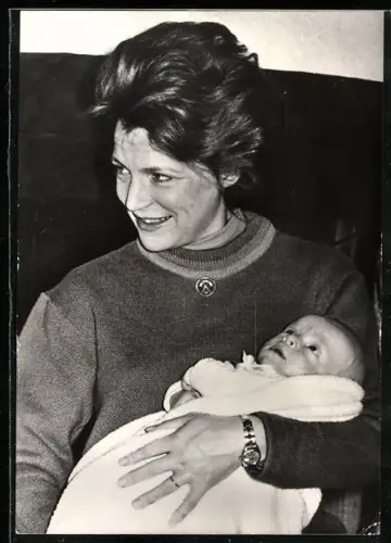 AK Mégève, H. K. H. Prinses Irene en Z. K. H. Prins Carlos von den Niederlanden 1970