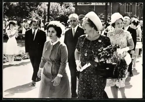 AK Bezoek aan de Ashraf school opleiding verpleegsters, Prinses Beatrise von den Niederlanden