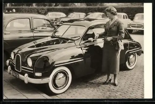 AK Rotterdam, H. K. H. Prinses Irene von den Niederlanden bij haar nieuwe Auto 1957