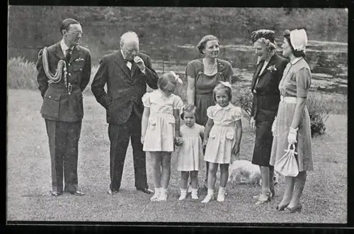 AK Soestdijk, Het Prinselijk gezin von den Niederlanden met de familie Churchill 1946