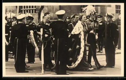 AK Amsterdam, Königin Juliana von den Niederlanden begibt sich in die neue Kirche