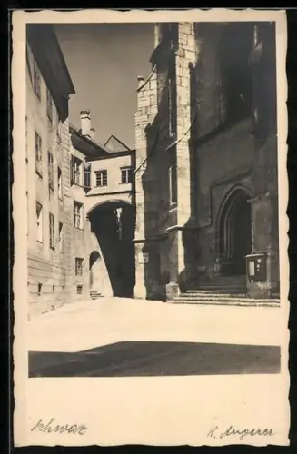 Foto-AK Schwaz, Kirche und Torbogen