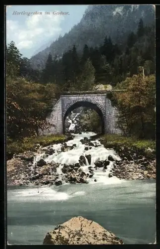 AK Johnsbach im Gesäuse, Hartlesgrabe, Steinbrücke mit Waldpanorama