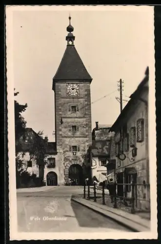 AK Wels /Oberdonau, Uhrturm von der Strasse aus
