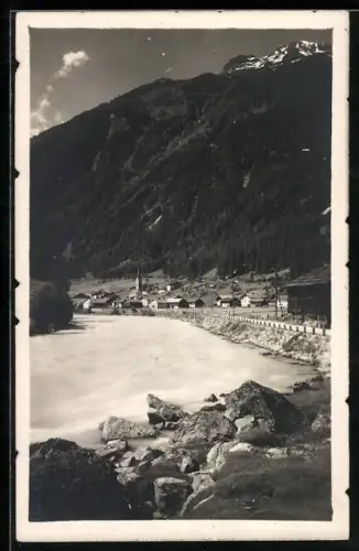 AK Tumpen im Ötztal, Ortsansicht mit Kirche und Bergpanorama