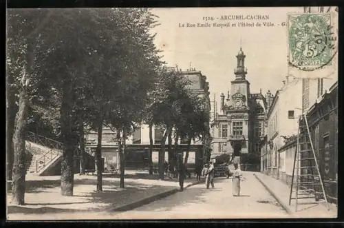 AK Arcueil-Cachan, La Rue Emile Raspail et l`Hotel de Ville
