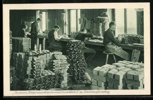 AK Untersachsenberg, Innenansicht einer Kindermusikinstrumentenwerkstatt