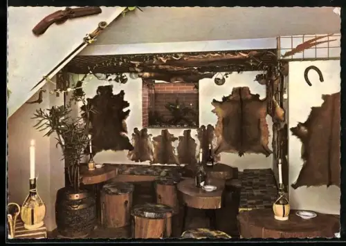 AK Oberwolfach /Schwarzwald, Wolfsklause Milchbar, Innenansicht mit Fellen und rustikaler Einrichtung
