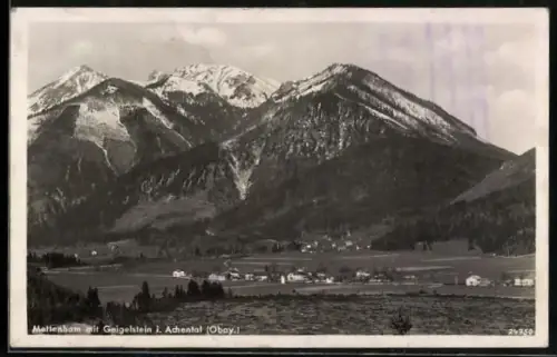 AK Mettenham /Obay., Totalansicht des Ortes mit Gebirgspanorama