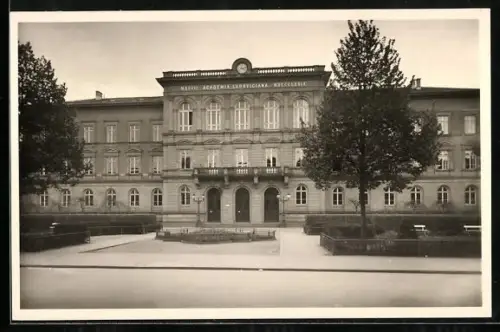 AK Giessen, Akademisch-Medizinisches Universitätsgebäude