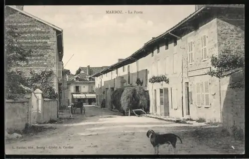 AK Marboz, La Poste et rue animée avec chien et charrette