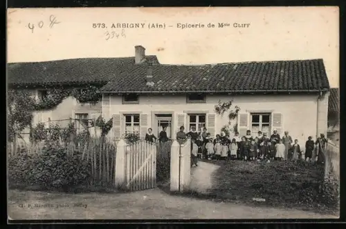 AK Arbigny /Ain, Épicerie de Mme Cluff avec groupe de villageois devant le magasin
