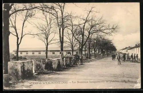 AK La Valbonne /Ain, Camp, Les Nouveaux Baraquements en planches