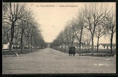 AK La Valbonne, Allée principale