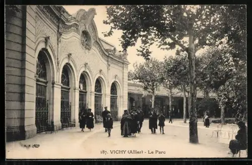 AK Vichy /Allier, Le Parc