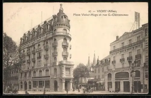 AK Vichy /Allier, Place Victor-Hugo et rue G.-Clémenceau