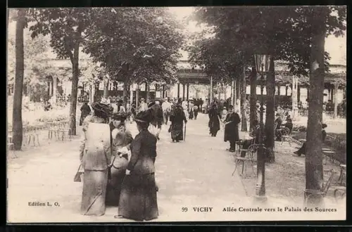 AK Vichy, Allée Centrale vers le Palais des Sources