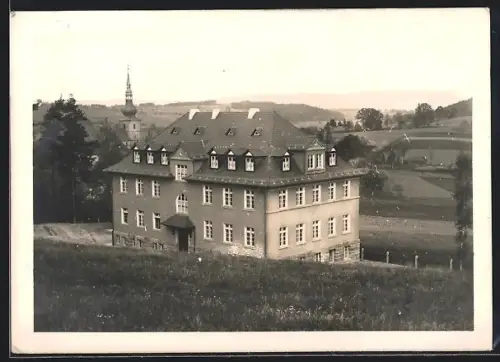 Foto-AK Hutschdorf, Blick auf Gebäude