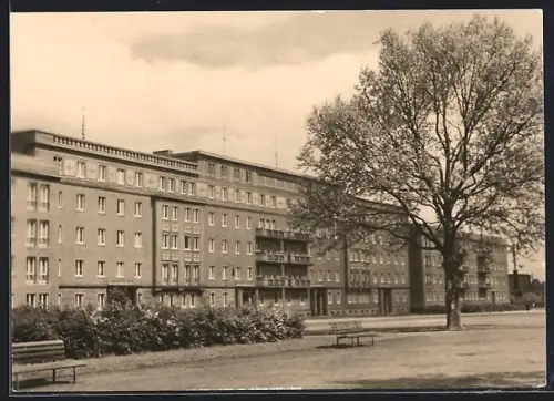 AK Berlin-Weissensee, Neubauten am Ostseeplatz