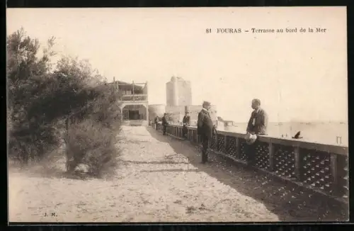 AK Fouras, Terrasse au bord de la Mer
