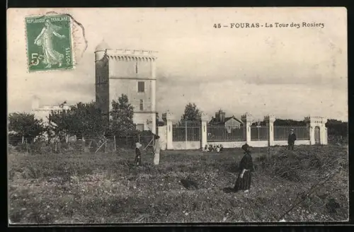 AK Fouras, La Tour des Rosiers et jardin environnant