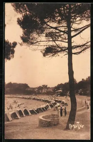 AK Saint-Palais-sur-Mer /Côte d`Argent, Plage de Nauzan avec tentes et pinède en arrière-plan