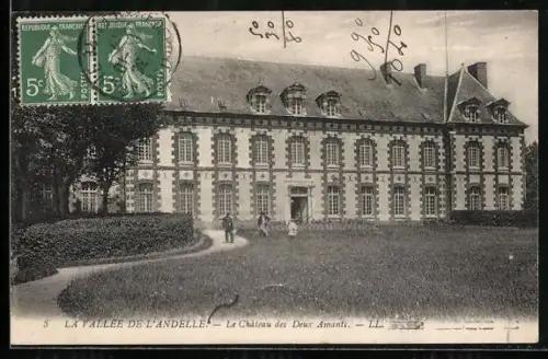AK La Vallée de l`Andelle, Le Château des Deux Amants, trois personnes