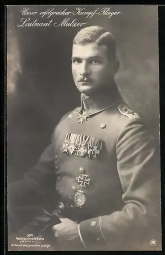 Foto-AK Sanke Nr. 397: Kampfflieger Oberleutnant Max Ritter von Mulzer in Uniform mit Ordenspange und Eisernem Kreuz
