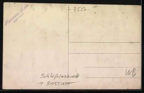 Foto-AK Rastatt, Soldaten und Krankenschwestern am Schlosslazarett