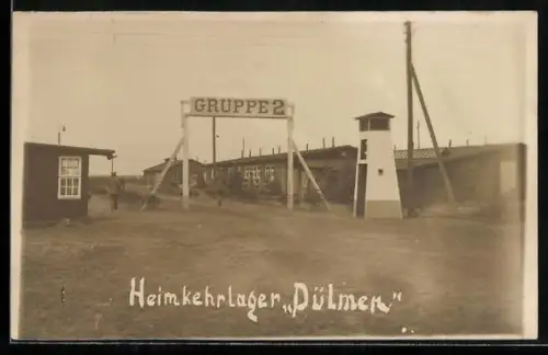 Foto-AK Dülmen, Heimkehrlager, Gruppe 2, Kriegsgefangene