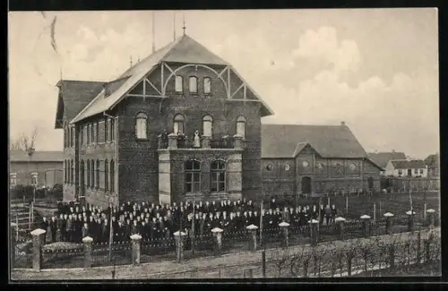 AK Lunden, Blick auf das Schulgebäude mit den Schülern