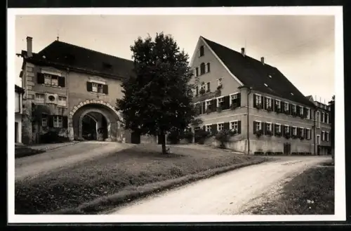 Foto-AK Ochsenhausen, Töchterschule St. Walburga mit Zufahrtsstrasse