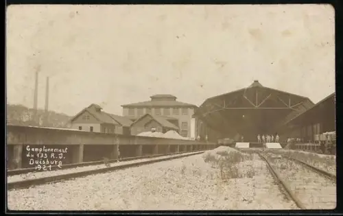 Foto-AK Duisburg, Güterbahnhof Cantonement 1921, Blick von den Gleisen in die Halle