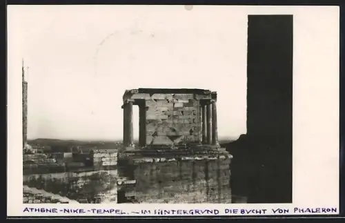 Foto-AK Athen, Nike-Tempel, Im Hintergrund die Buch von Phaleron