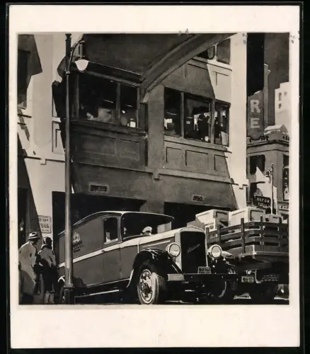 Fotografie Jean Beranger, Berlin, Liefer LKW verlässt das Depot, Werbefoto
