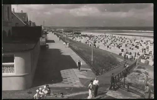 Fotografie Julius Simonsen, Oldenburg, Ansicht Wangerooge, Blick entlag der Promenade mit Hotels und Strand