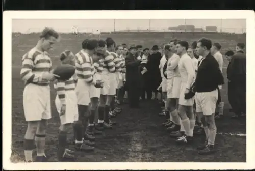 Fotografie Rugby Mannschaft kurz vor dem Anstoss