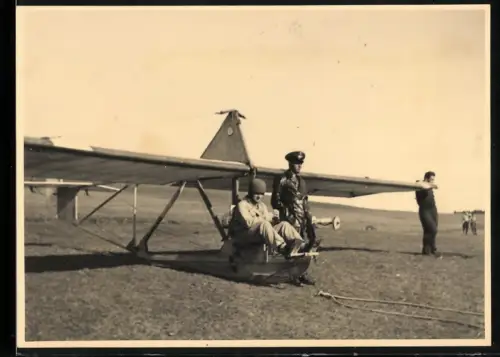 Fotografie Pilot kurz vor dem Abflug mit seinem Segelflugzeug