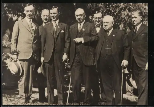 Fotografie amerikanische Geldkönige, Bankvertreter vor der Zusammenkunft amerikanischer Bankenvereinigungen