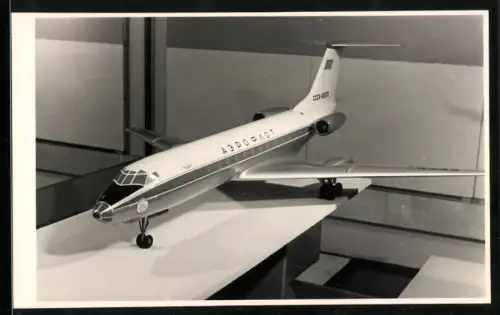 Fotografie Flugzeugmodell des russischen Aeroflot, Kennung CCCP-65676