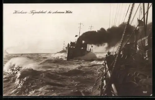 AK Hochsee-Torpedoboot S-95 bei schwerem Wetter, Kriegsschiff