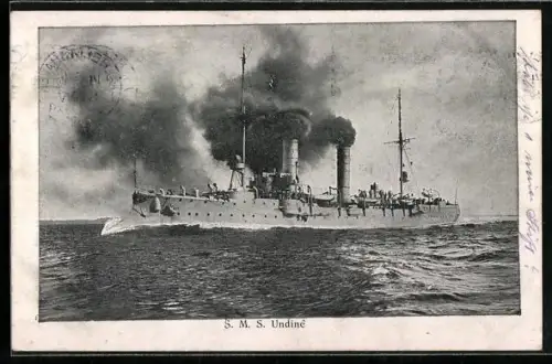 AK Kleiner Kreuzer SMS Undine durchpflügt die See, Kriegsschiff
