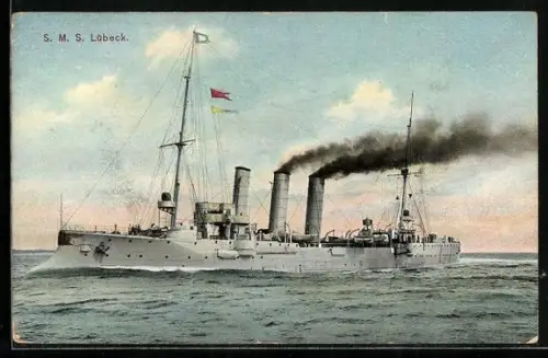 AK Kreuzer Lübeck unter Volldampf auf hoher See, Kriegsschiff